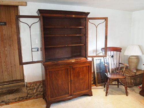 fig 3. Bookcase George III Mahogany fine quality c1790