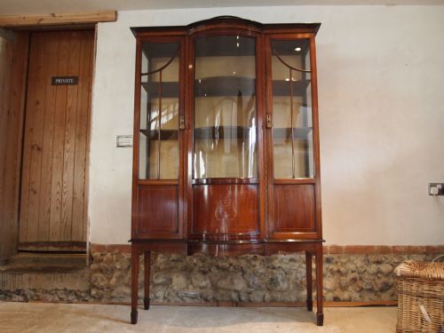 Cabinet Display Fine Quality Edwardian Sheraton Mahogany by Leonard Davis C1910