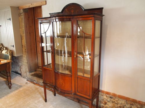 fig 1. Cabinet display fine quality Edwardian Sheraton Mahogany by Leonard Davis c1910