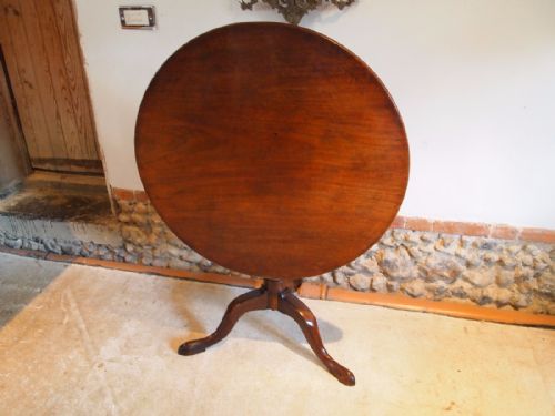 fig 3. Table exceptional George III Mahogany tilt top wine table c1770
