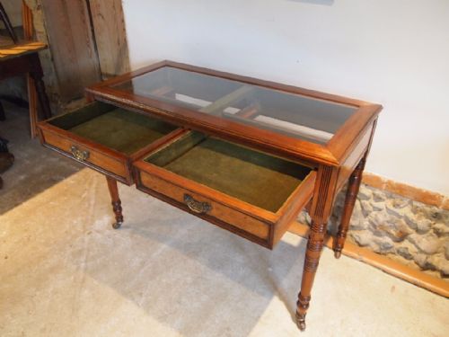 fig 1. Table display bijouterie Victorian Walnut c1880