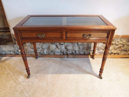 fig 2. Table display bijouterie Victorian Walnut c1880