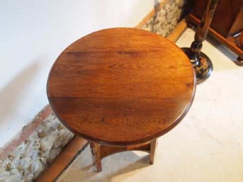 fig 1. Table Arts and Crafts Oak side lamp hall c1900