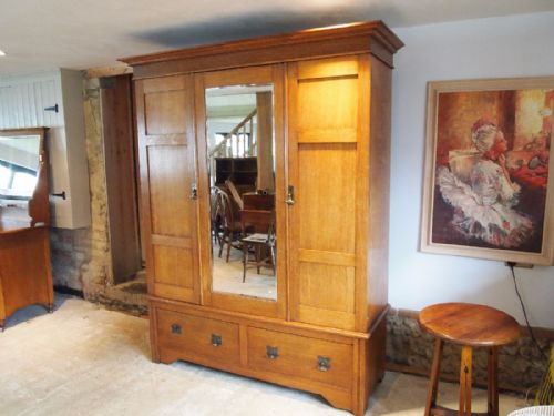 Wardrobe Arts and Crafts Fine Quality Oak C1900