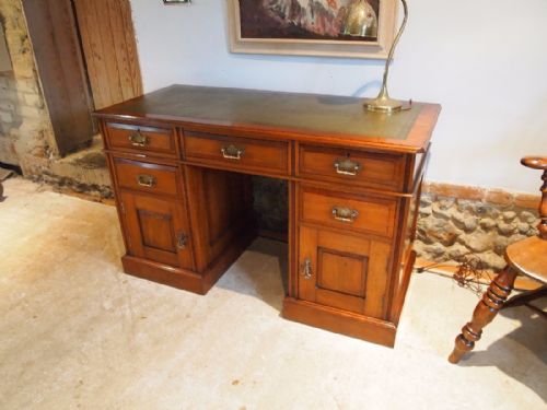 Desk Arts and Crafts Fine Quality Walnut C1890