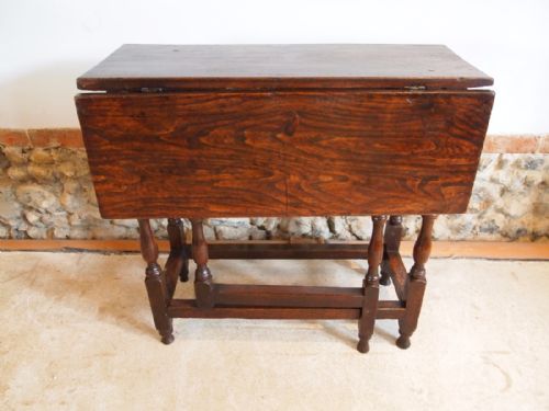 Table a Very Rare 17th Century Elm Gateleg Drop Leaf C1680