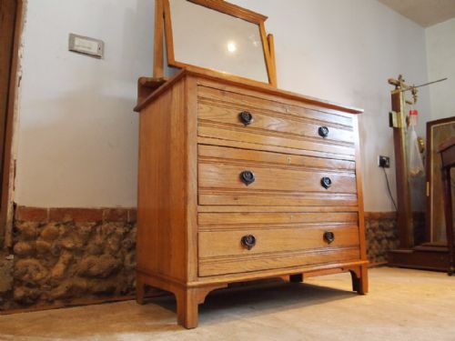 Chest of Drawers Harris Lebus Dressing Chest Arts and Crafts Oak C1910