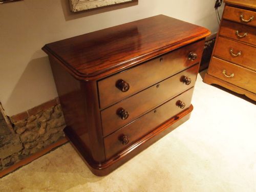Chest of Drawers Fine Quality Plum Pudding Mahogany Victorian C1850