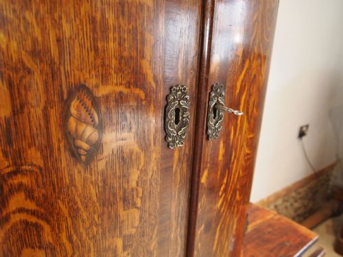 fig 1. Cupboard cabinet Oak George III c1780