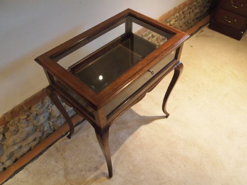 fig 2. Table display Edwardian Mahogany c1900