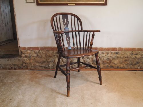 fig 2. Chair Windsor Ash and Elm Early Victorian Lincolnshire c1840