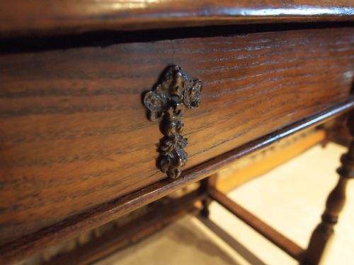 fig 3. Table low boy stunning Queen Anne Oak side hall lamp console c1700
