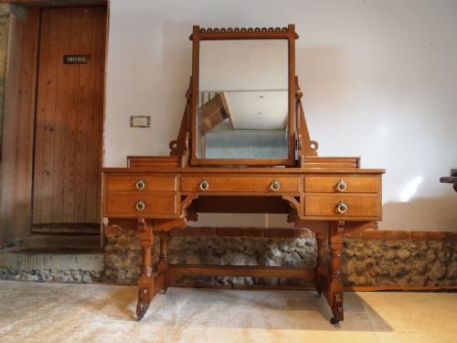 Dressing Table Victorian Oak Arts and Crafts Gillows Pugin Influenced C1870