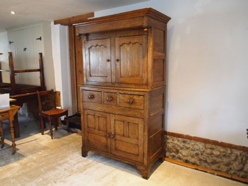 Cupboard Dresser Stunning Welsh Oak Cwpwrdd Deuddarn C1800