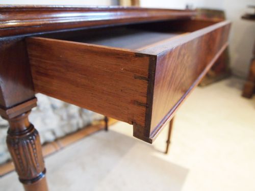 fig 2. Table fine quality elegant Victorian Mahogany hall lamp side c1890
