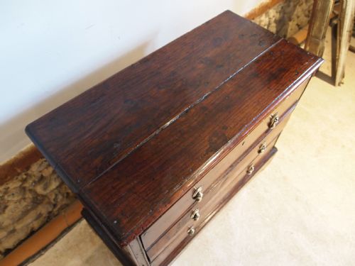 CHEST OF DRAWERS ELM SMALL QUEEN ANNE C1700 - ADDITIONAL PHOTO 9