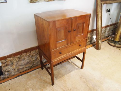 CUPBOARD CHEST COTSWOLD SCHOOL TYPE FINE QUALITY CHESTNUT C1930 - ADDITIONAL PHOTO 9