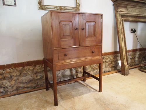 CUPBOARD CHEST COTSWOLD SCHOOL TYPE FINE QUALITY CHESTNUT C1930 - ADDITIONAL PHOTO 10