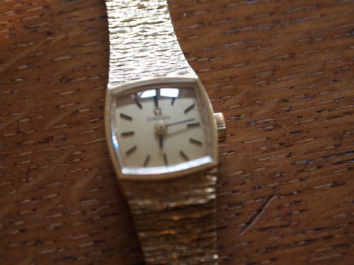 WATCH LADIES OMEGA SOLID 9CT GOLD C1960 - ADDITIONAL PHOTO 2