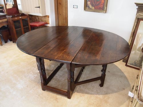 table large oak gateleg 18th century and later seats 8 c1700 - CATEGORY: ANTIQUE TABLES - DATED 18TH CENTURY