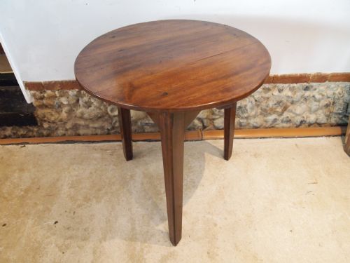 TABLE RARE VICTORIAN CHERRY CRICKET OR TAVERN TABLE C1850 - ADDITIONAL PHOTO 2