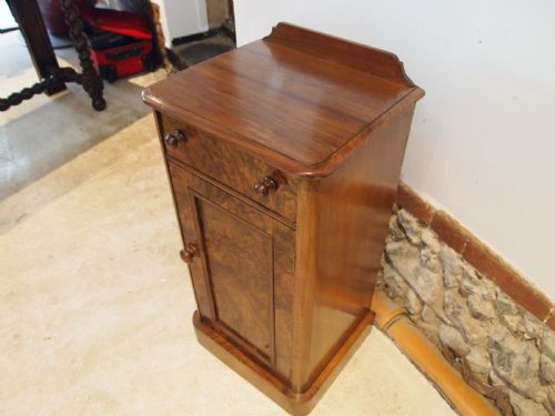 BEDSIDE CABINET CUPBOARD VICTORIAN BURR WALNUT C1860 - ADDITIONAL PHOTO 7