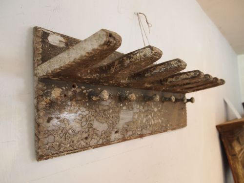 COAT AND BOOT RACK RARE 18TH CENTURY ELM PRIMITIVE C1740 - ADDITIONAL PHOTO 2
