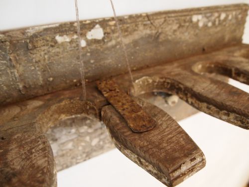 COAT AND BOOT RACK RARE 18TH CENTURY ELM PRIMITIVE C1740 - ADDITIONAL PHOTO 4