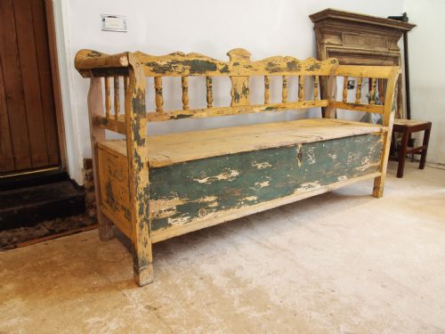 BENCH SETTLE RUSTIC PINE BOX SETTLE BOHEMIAN C1830 - ADDITIONAL PHOTO 1