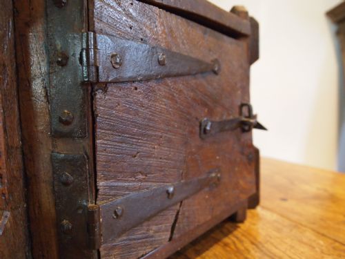 CABINET VERY RARE NAIVE PRIMITIVE ELM CUPBOARD C1700 - ADDITIONAL PHOTO 5