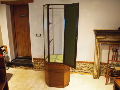 DISPLAY CABINET RARE ART DECO WALNUT C1930 - ADDITIONAL PHOTO 3