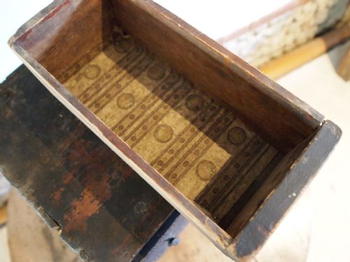 CHEST OF DRAWERS GOOD PRIMITIVE FOLK ART MINIATURE CHEST C1800 - ADDITIONAL PHOTO 4