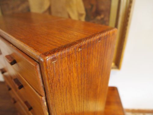 CHEST OF DRAWERS MINIATURE MANNER OF HEALS OAKWALNUT C1930 - ADDITIONAL PHOTO 2