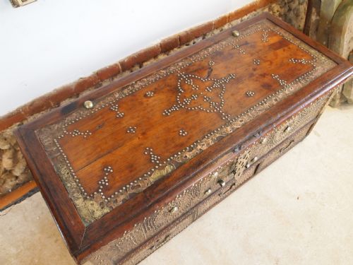 RARE OUTSTANDING ZANZIBAR CHEST PADOUK VICTORIAN PERIOD C1850 - ADDITIONAL PHOTO 7