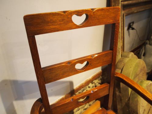 CHAIRS OUTSTANDING PAIR ARTS CRAFTS OAK MANNER OF VOYSEY C1900 - ADDITIONAL PHOTO 3