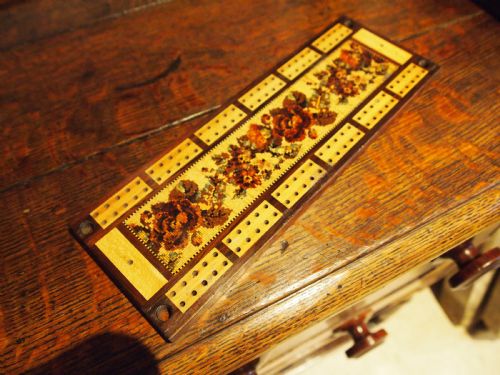 RARE FINE TUNBRIDGE WARE CRIBBAGE BOARD BY THOMAS BARTON C1870 - ADDITIONAL PHOTO 1