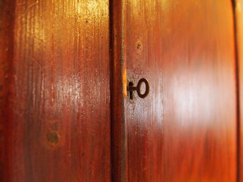RARE LINEN PRESS CUPBOARD ON CHEST IN ORIGINAL SCUMBLE PAINT C1840 - ADDITIONAL PHOTO 8
