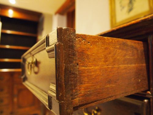 CHEST OF DRAWERS RARE QUEEN ANNE OAK ON STAND C1700 - ADDITIONAL PHOTO 5