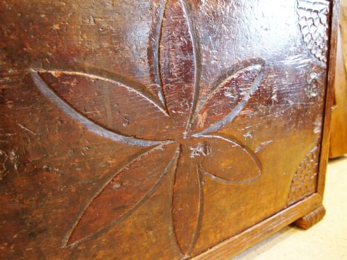 CHEST VERY RARE 17TH CENTURY PINE COFFER C1690 - ADDITIONAL PHOTO 1