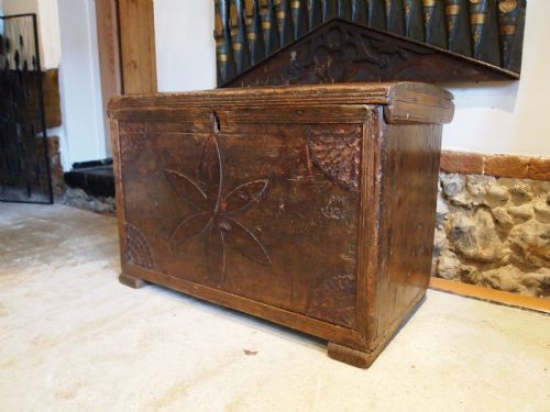 CHEST VERY RARE 17TH CENTURY PINE COFFER C1690 - ADDITIONAL PHOTO 7