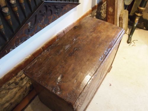 CHEST VERY RARE 17TH CENTURY PINE COFFER C1690 - ADDITIONAL PHOTO 8