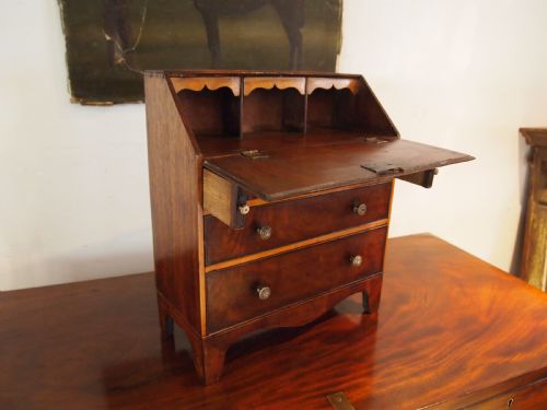 BUREAU RARE MINIATURE GEORGE III MAHOGANY APPRENTICE C1790 - ADDITIONAL PHOTO 5
