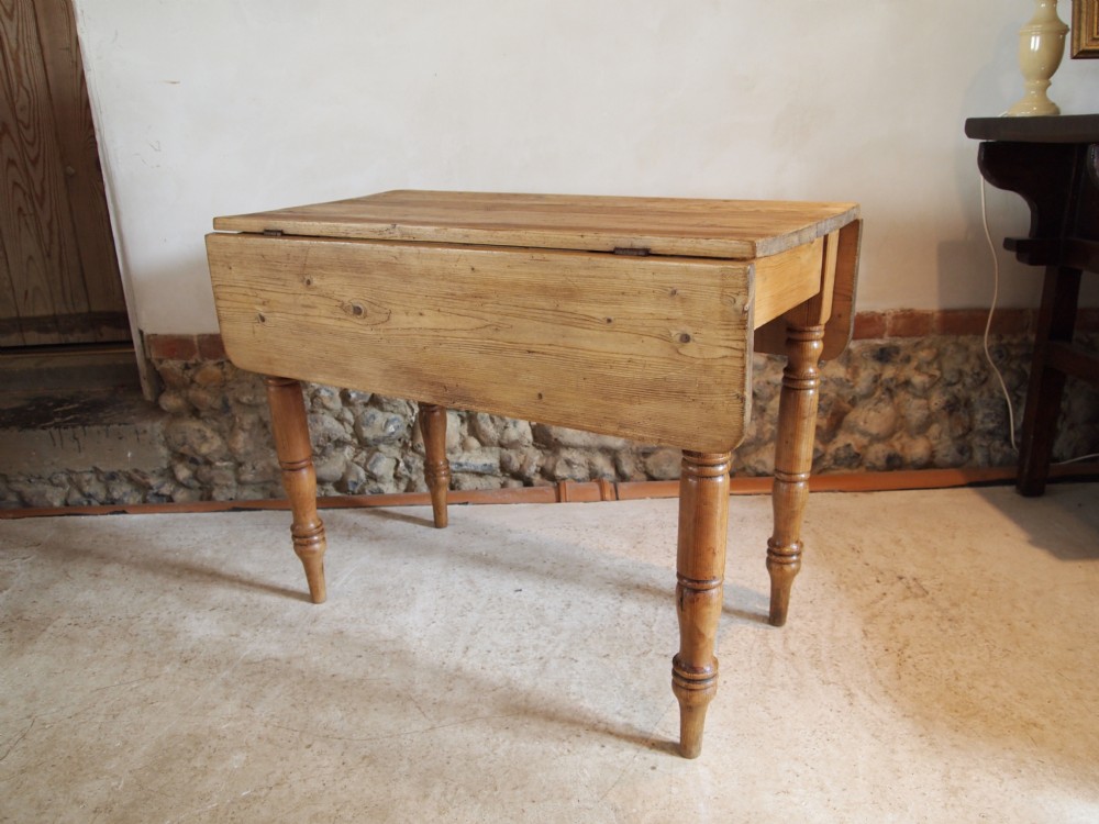 Table Victorian Pine cottage dining table c1860