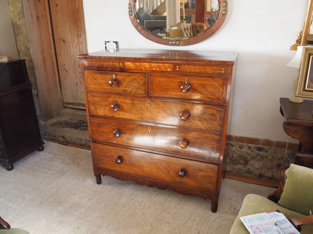Chest of drawers George III Mahogany wonderful decoration c1800