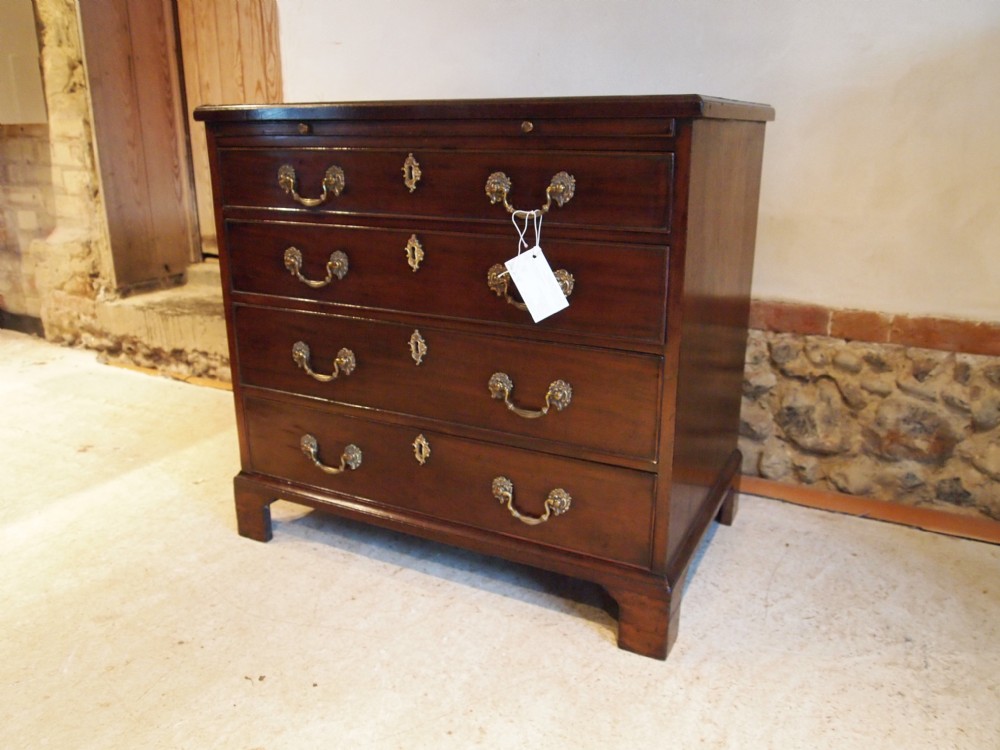 Chest of drawers bachelors George III Mahogany small 32 inches wide c1760