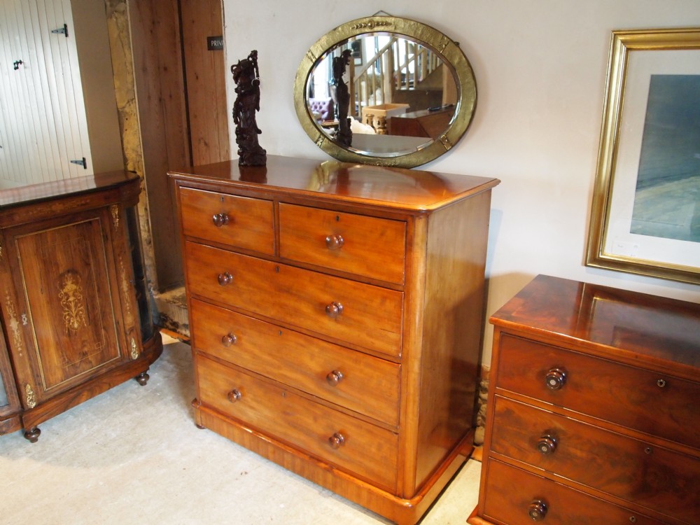 Chest of drawers Victorian Mahogany fine quality c1860
