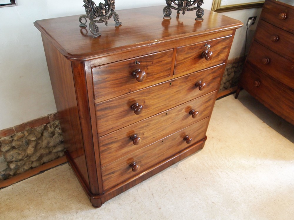 Chest of drawers Victorian Mahogany c1880