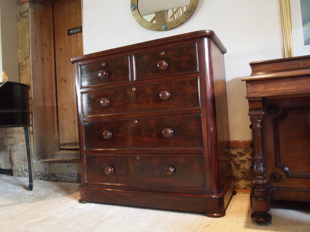 Chest of drawers fine quality Victorian Mahogany c1860