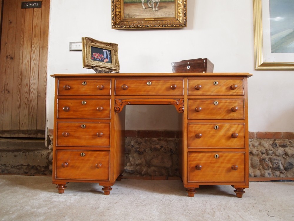 Desk or dressing table Fine quality Victorian Satinwood c1860