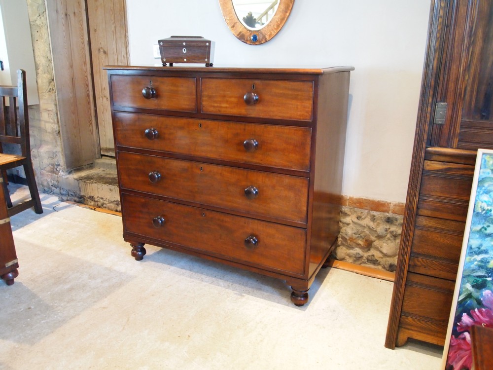 Chest of drawers Victorian Mahogany fine quality c1860